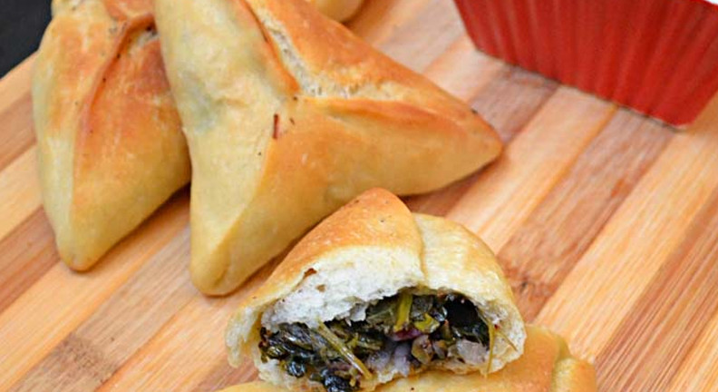 Spinach Pastry Triangles / Fatayer Sabanekh Spinach Pastry Triangles / Fatayer Sabanekh